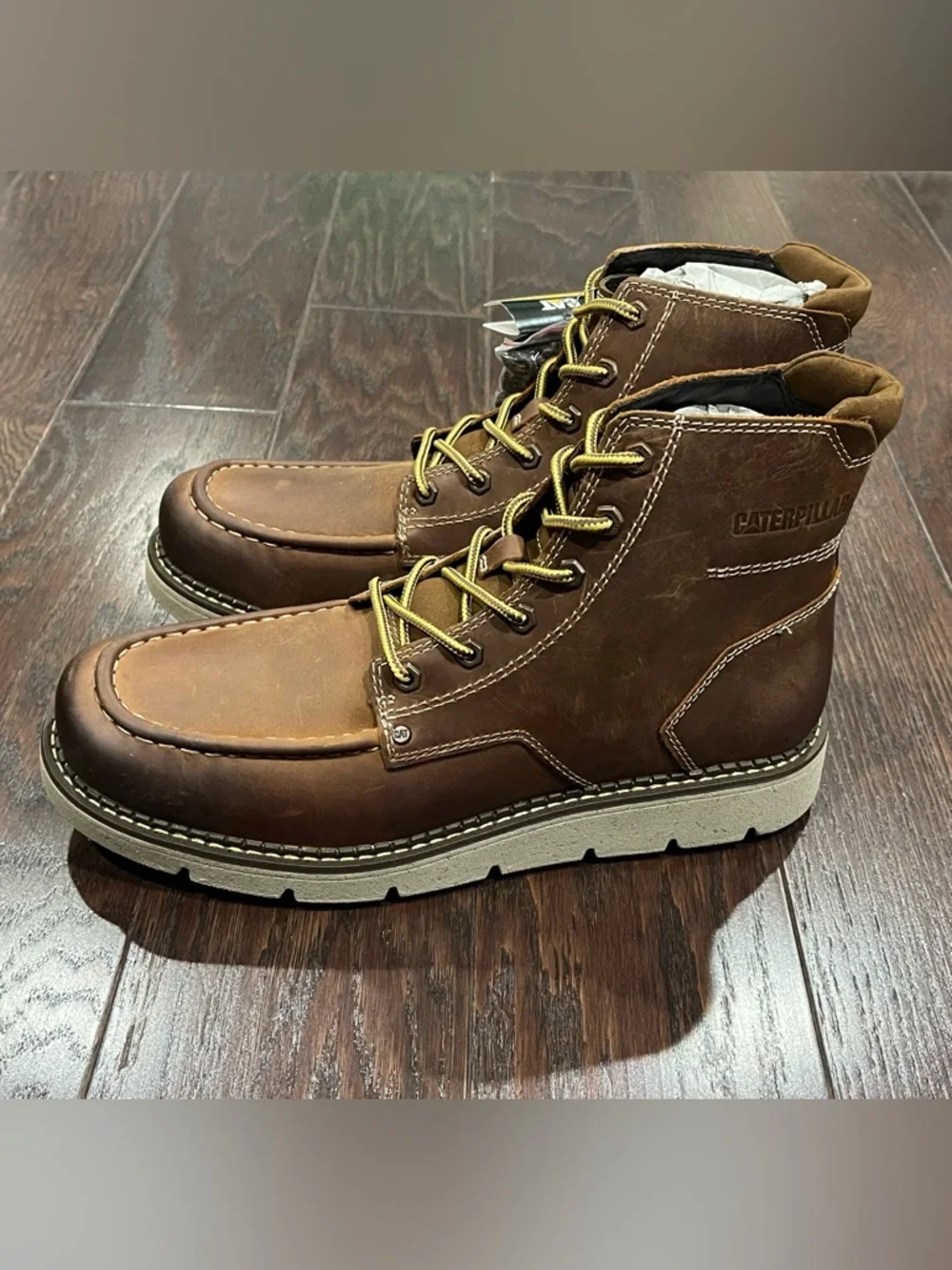 CAT Men Covert Boots Leather Brown Size 10.5  NEW $140